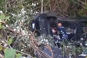 Auto capovolta in un fossato della Pontina, conducente salvato dalla Polizia Stradale