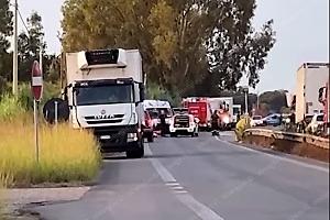 Investito in bici da un camion sulla Pontina, gravissimo un sessantenne