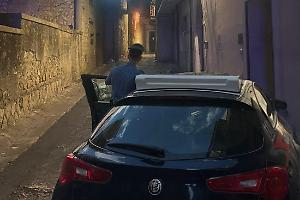 Tenta di dare fuoco ad un uomo nella notte: arresto lampo
