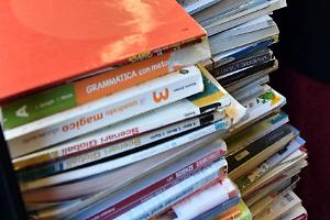 Caro libri, idea detrazione fiscale: ma la spesa è sempre più alta