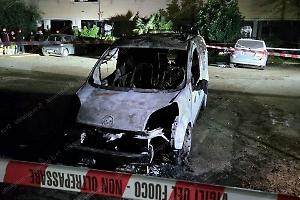 Furgone distrutto dalla bomba, il sindaco Celentano incontra l'idraulico Mirko