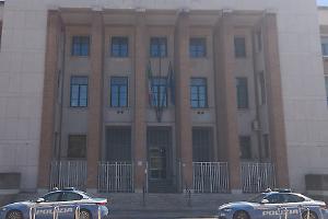 Caporalato, un bracciante: 4 euro all'ora, sui furgoni uno sopra l'altro