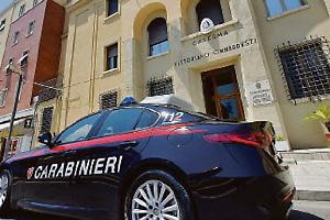 Pacco sospetto davanti a un’abitazione: intervento degli artificieri a Latina