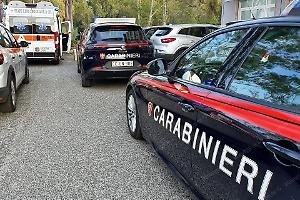 Bussano i carabinieri, evade dai domiciliari e scappa sui tetti