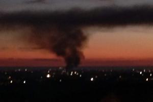 Vasto incendio a Campoleone, fiamme vicino alla Aviogei: allerta per i residenti