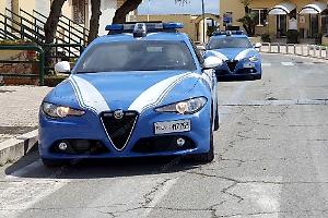 Li sorprende a rubare la microcar, adolescente colpito alla testa