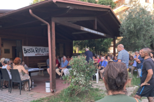 Lite e aggressione all'assemblea per la discarica, Casari e Boi siglano la pace
