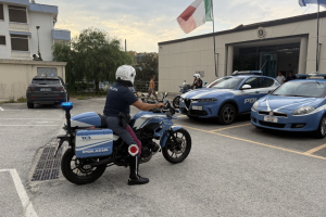 Spaccio davanti al liceo, ventenne denunciato