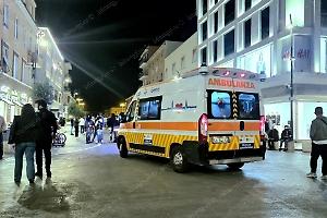 Bimbo cade e si ferisce urtato da una ragazzina in bici che si allontana col padre