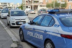 Avvicinato con una scusa e rapinato del telefono da una donna