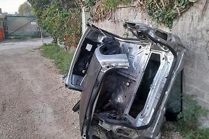 Auto rubate e poi fatte a pezzi, degrado e allarme a Vallelata