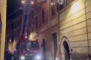 In fuga dalla casa in fiamme