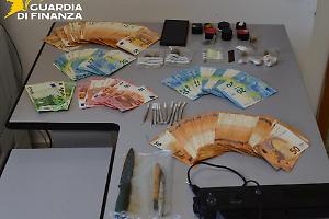 Trovato con droga e  17mila euro in contanti,  denunciato un giovane pusher