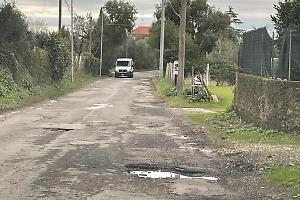 Strade disastrate, i consiglieri d'opposizione: «La priorità è via Strampelli»