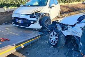 Incidente tra due auto a Vallelata, due feriti