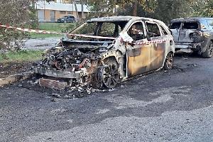 Una telecamera ha ripreso l'autore dell'incendio dell'auto del ristoratore