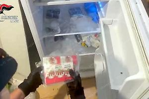 Un chilo e mezzo di hascisc nel frigo, obblighi di firma per un 53enne