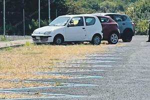 Parcheggio di Campoleone: le strisce blu ci sono, l'illuminazione no