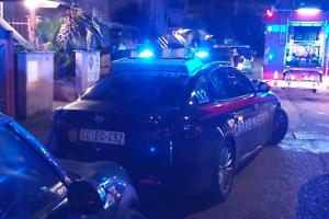 Incendio nel parcheggio di un condominio a Terracina: danneggiate due auto