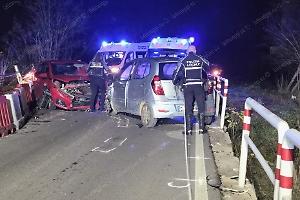 Frontale nella strettoia del ponte in attesa di riparazione, ferite due donne