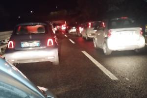 Maxi tamponamento sulla Variante Appia, traffico bloccato per due ore