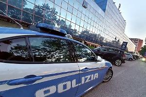 Il cliente non vuole pagare, la lite con la escort finisce a spintoni