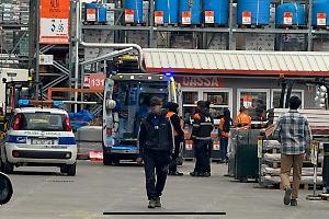 Aprilia, cliente del superstore investito dal muletto: è grave