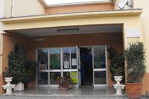 Furti nelle scuole di Scauri e Marina di Minturno, lunedì lezioni sospese