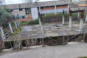 Scuola ostaggio del cantiere da 11 anni: "Subito la bonifica"