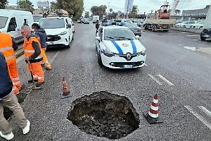 Voragine sotto l'asfalto, disagi in via Piave