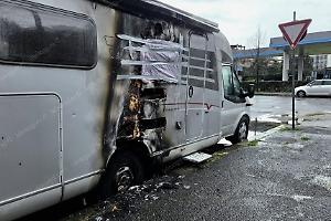 Torna l'incubo del piromane in zona Isonzo, camper danneggiato dalle fiamme