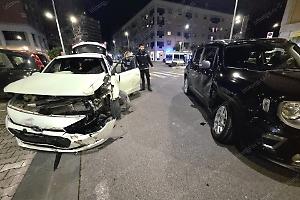 Scontro all'incrocio, soccorsi per una donna e la figlia piccola