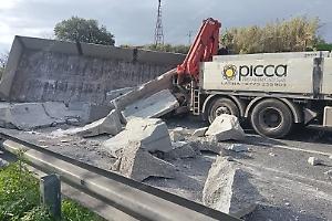 Tir si ribalta, Pontina in tilt verso la Capitale