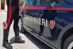 Rapina a mano armata in un bar-pizzeria del centro, prendono i contanti e la fede nuziale del titolare