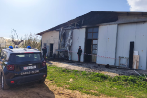 San Felice Circeo, incendio in una falegnameria: proprietario intossicato dal fumo