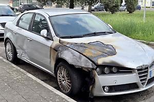 Brucia un'auto, messaggio di fuoco per un detenuto ai domiciliari