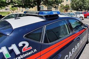 Quindicenne spinta a terra e aggredita con una lametta