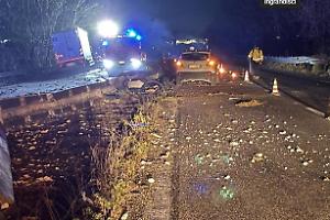 Pontina, camion invade la corsia opposta: due morti all’alba