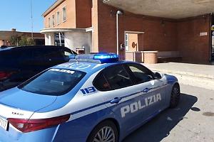 Scende dal treno, avvicinata con una scusa e derubata del girocollo