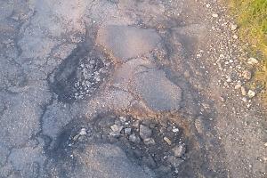 Buche e voragini in via Giannottola, residenti esasperati