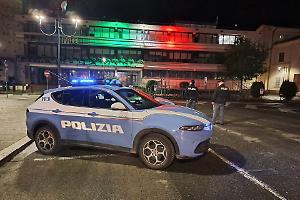 Aprilia, inseguimento e controllo: trovato con uno sfollagente, denunciato