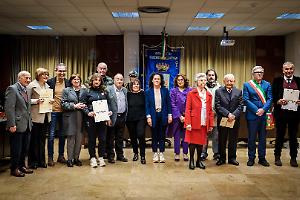 Premio Cisterna, applausi e memoria: premiate le eccellenze della città