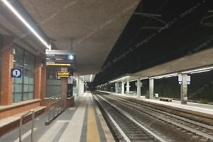 Donna scippata alla stazione ferroviaria, tre stranieri un fuga