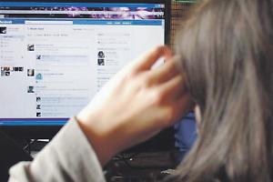 Non gli rinnovano il contratto, stalkerizza la direttrice