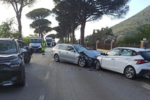 Terracina: scontro tra quattro auto sull’Appia, due feriti in codice rosso al Goretti
