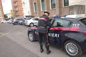 Palpeggia due minori, il gip lo lascia in carcere