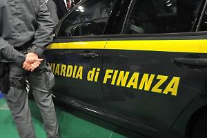 Maxi sequestro di tabacco illegale a Aprilia: smantellato deposito clandestino