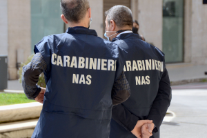 Sequestrati 600 kg di alimenti irregolari: blitz dei Nas tra Aprilia, Latina e Terracina