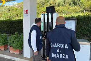 Benzina, scattano i controlli: prezzi non esposti e dati mancanti, multe in provincia di Latina