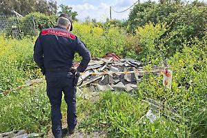 Amianto scaricato nel fosso a Latina: incastrato dalle telecamere, denunciato